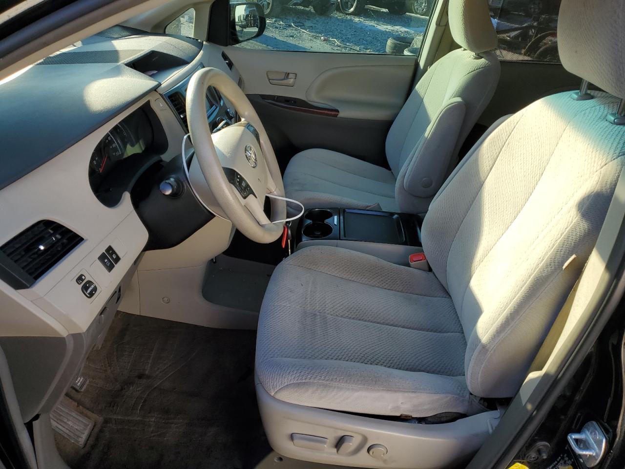 2011 Toyota Sienna - Image 7