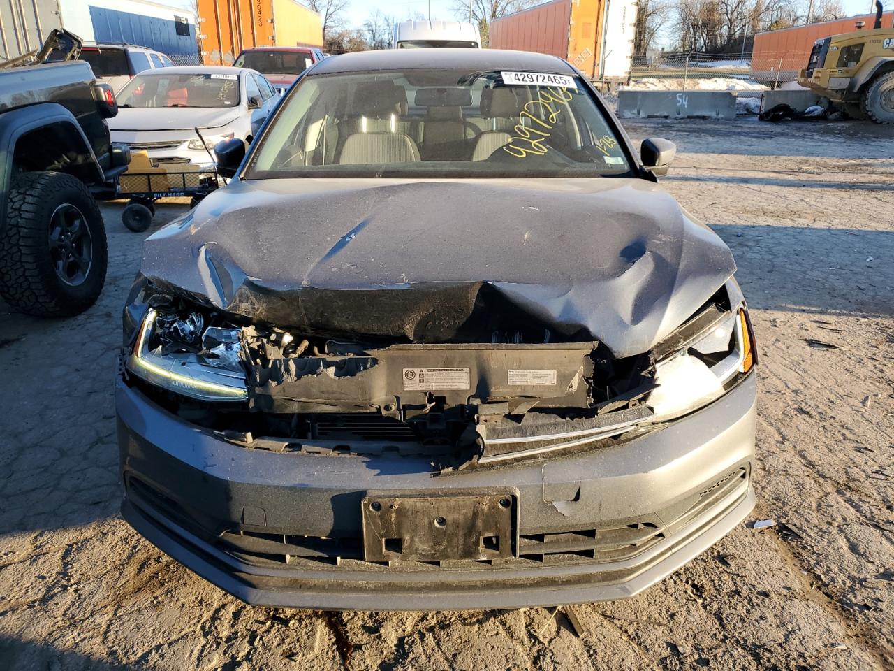 2017 Volkswagen Jetta - Image 5