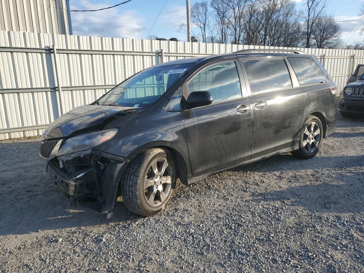 2015 Toyota Sienna - Image 1