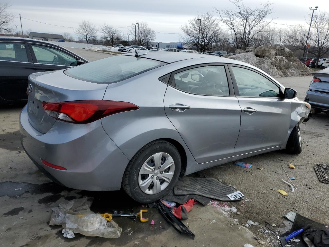 2016 Hyundai Elantra - Image 3