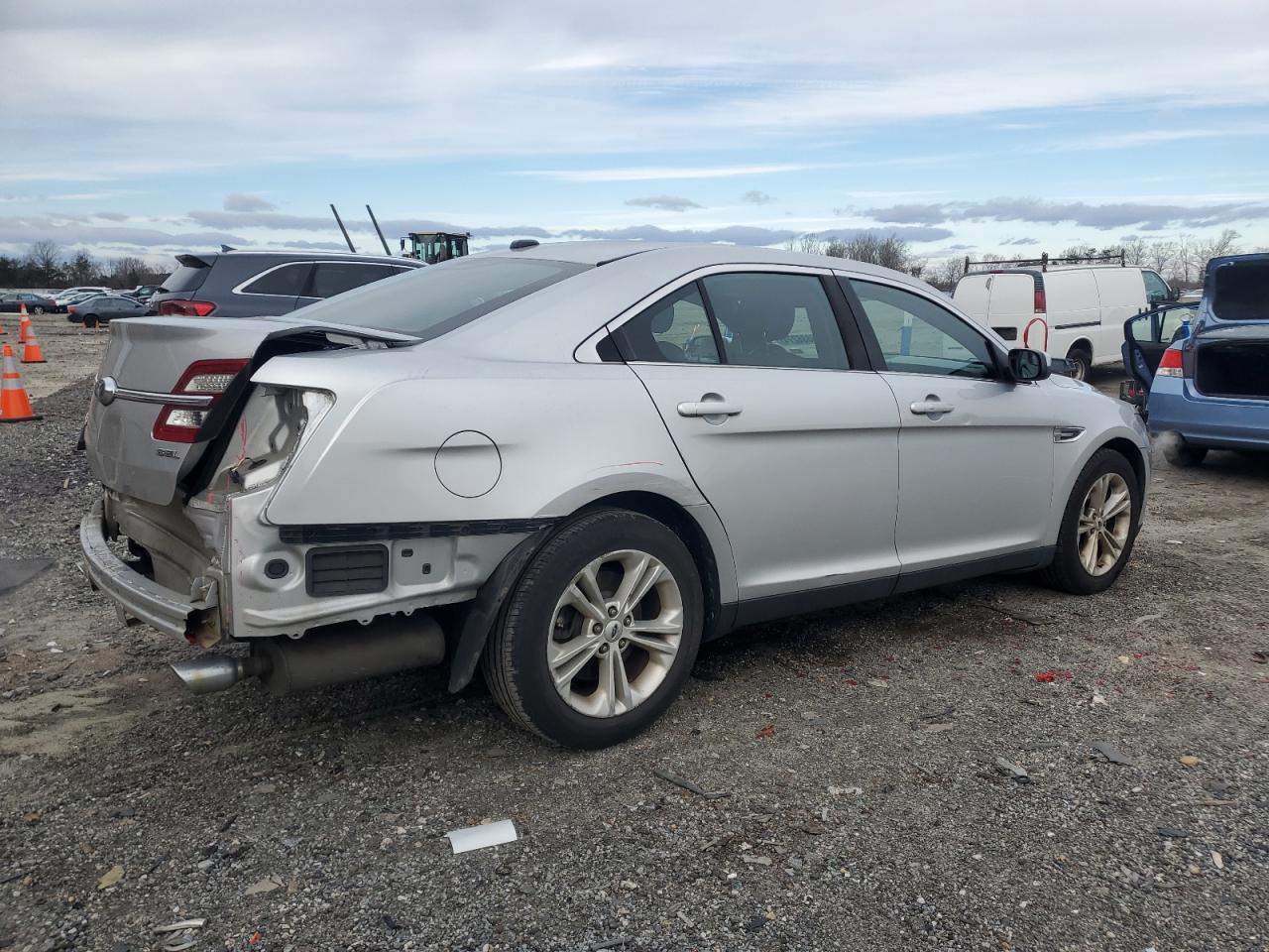 VIN 1FAHP2E87GG131183 2016 FORD TAURUS no.3