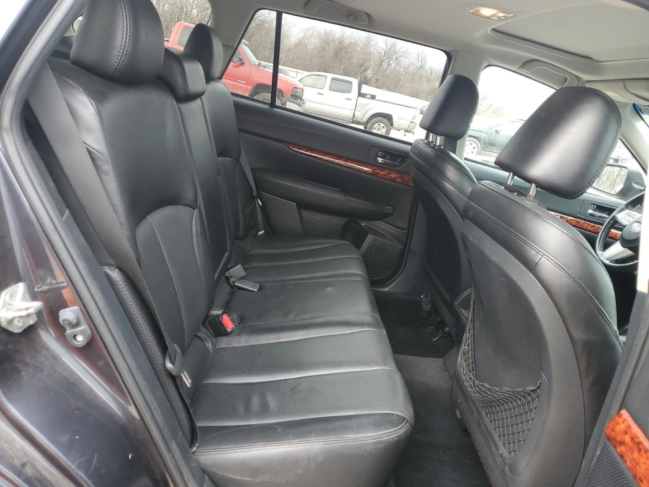 2010 Subaru Outback - Image 11