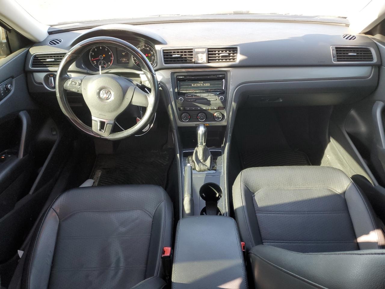 2015 Volkswagen Passat - Image 8