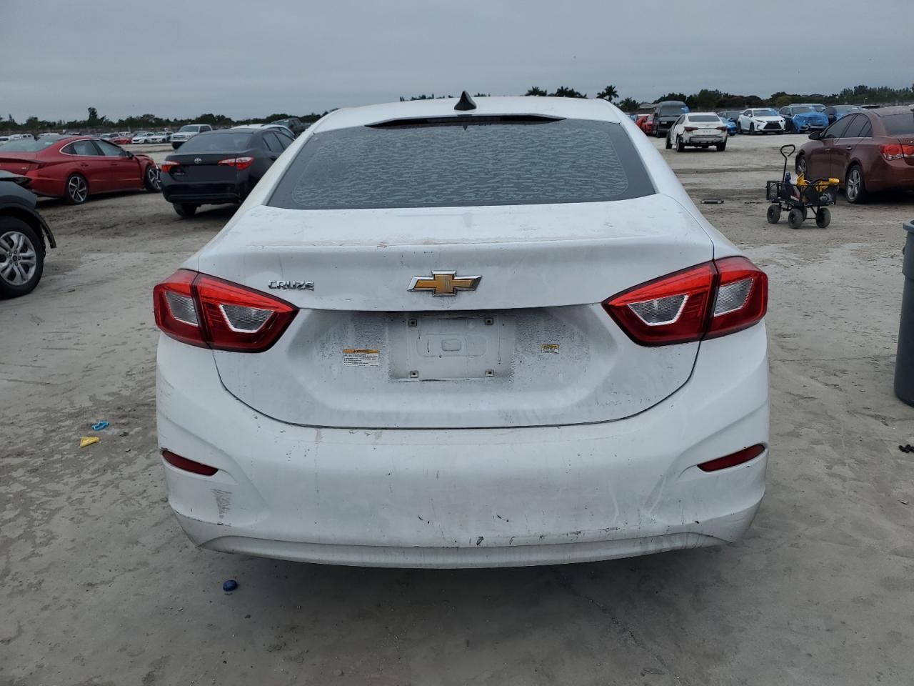2019 Chevrolet Cruze - Image 6