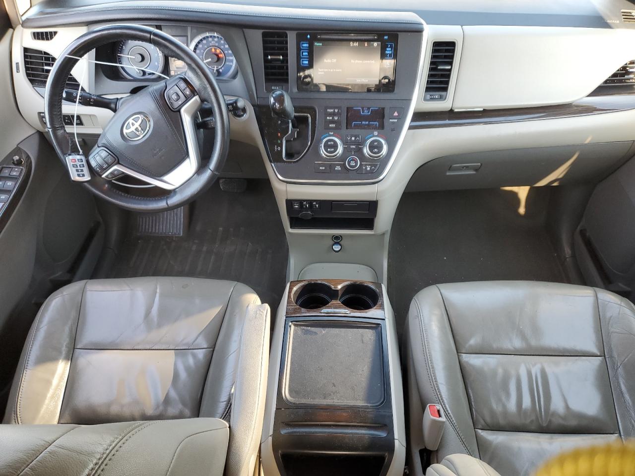 2015 Toyota Sienna - Image 8
