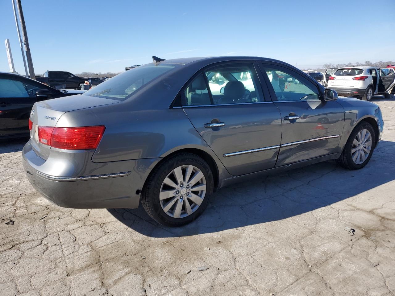 2009 Hyundai Sonata - Image 3