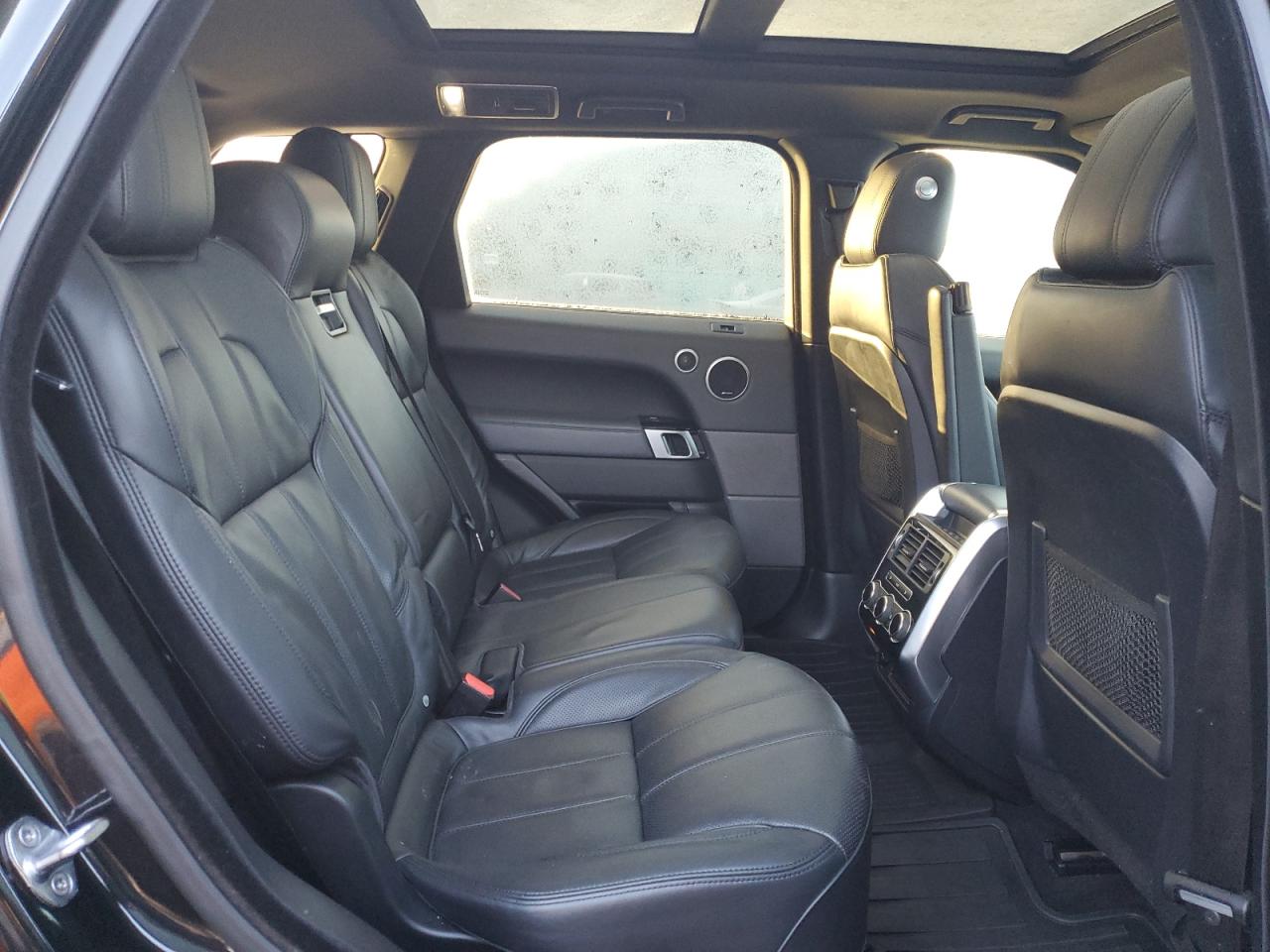 2015 Land Rover Range Rover - Image 11