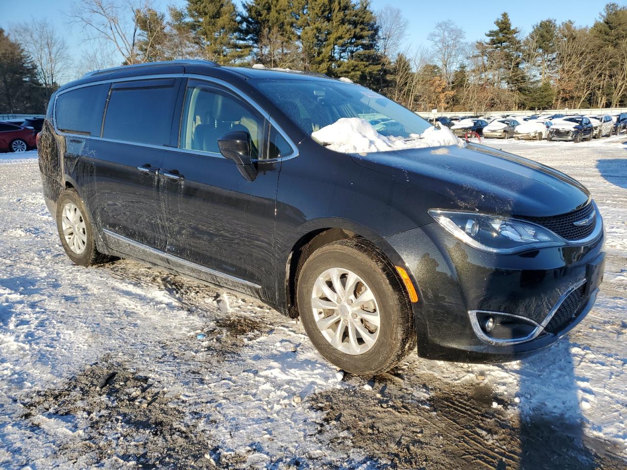 2019 Chrysler Pacifica - Image 4