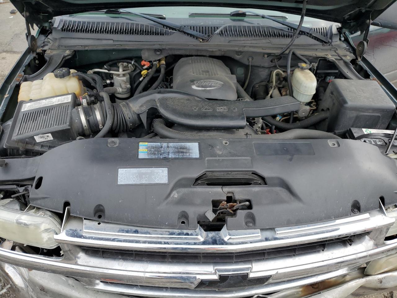 2004 Chevrolet Suburban - Image 13