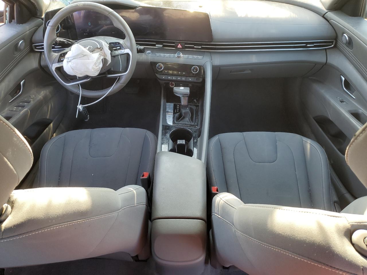 2023 Hyundai Elantra - Image 8