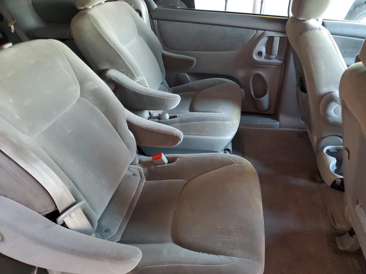 2005 Toyota Sienna - Image 11
