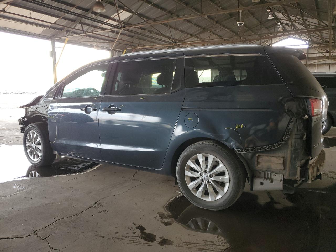 2016 Kia Sedona - Image 2