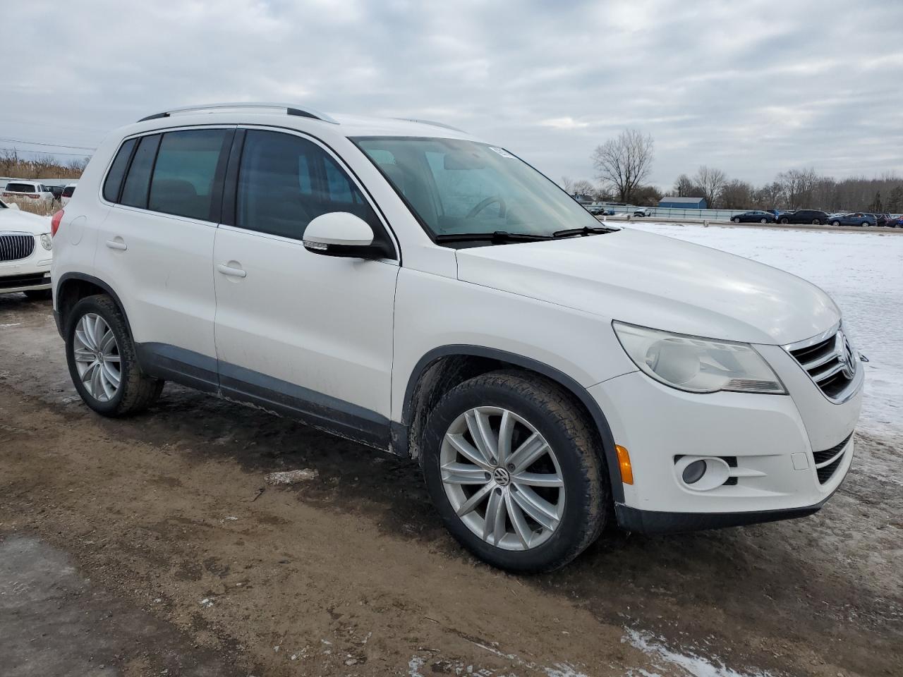 2010 Volkswagen Tiguan - Image 4