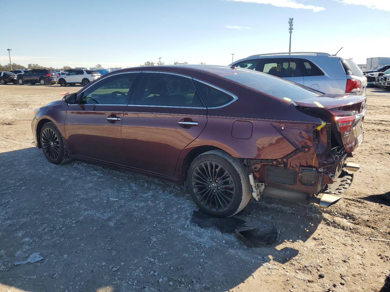 2017 Toyota Avalon - Image 2