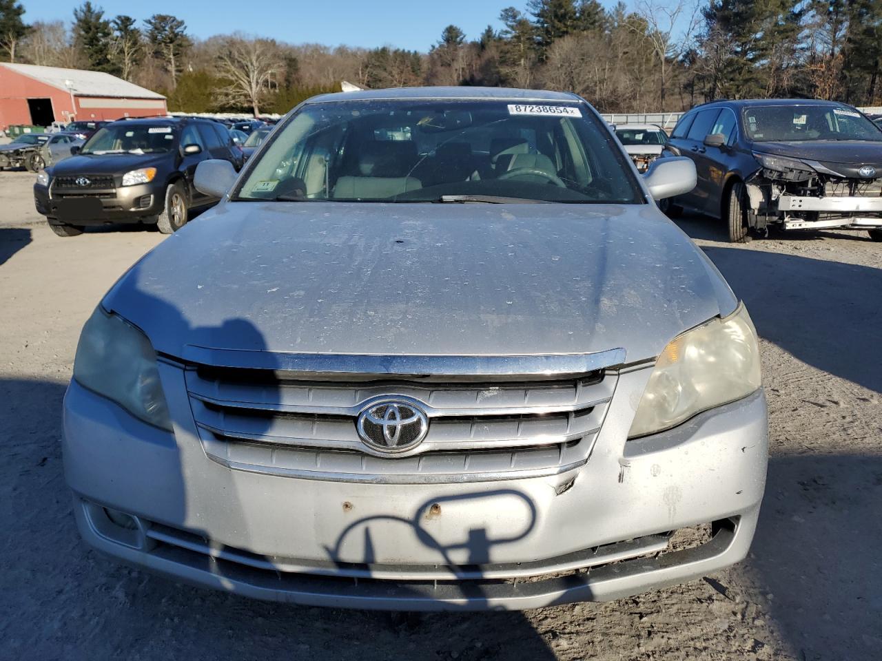 2005 Toyota Avalon - Image 5