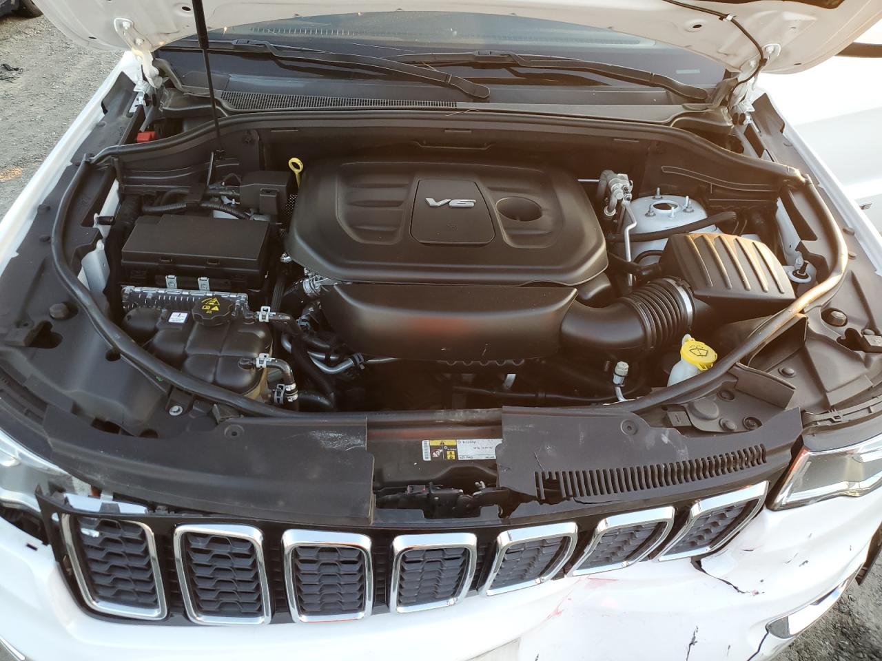 2018 Jeep Grand Cherokee - Image 12