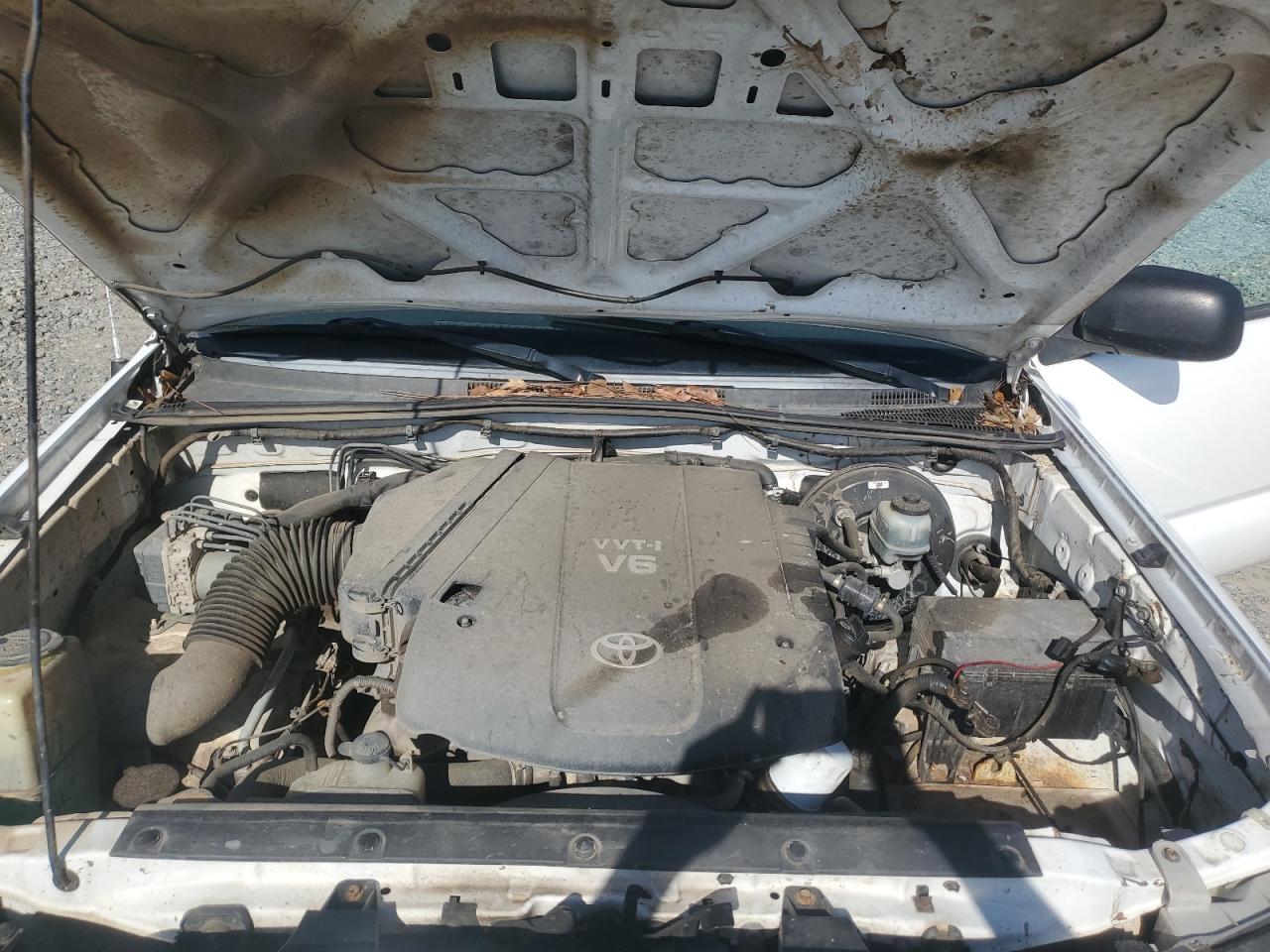 2010 Toyota Tacoma - Image 12