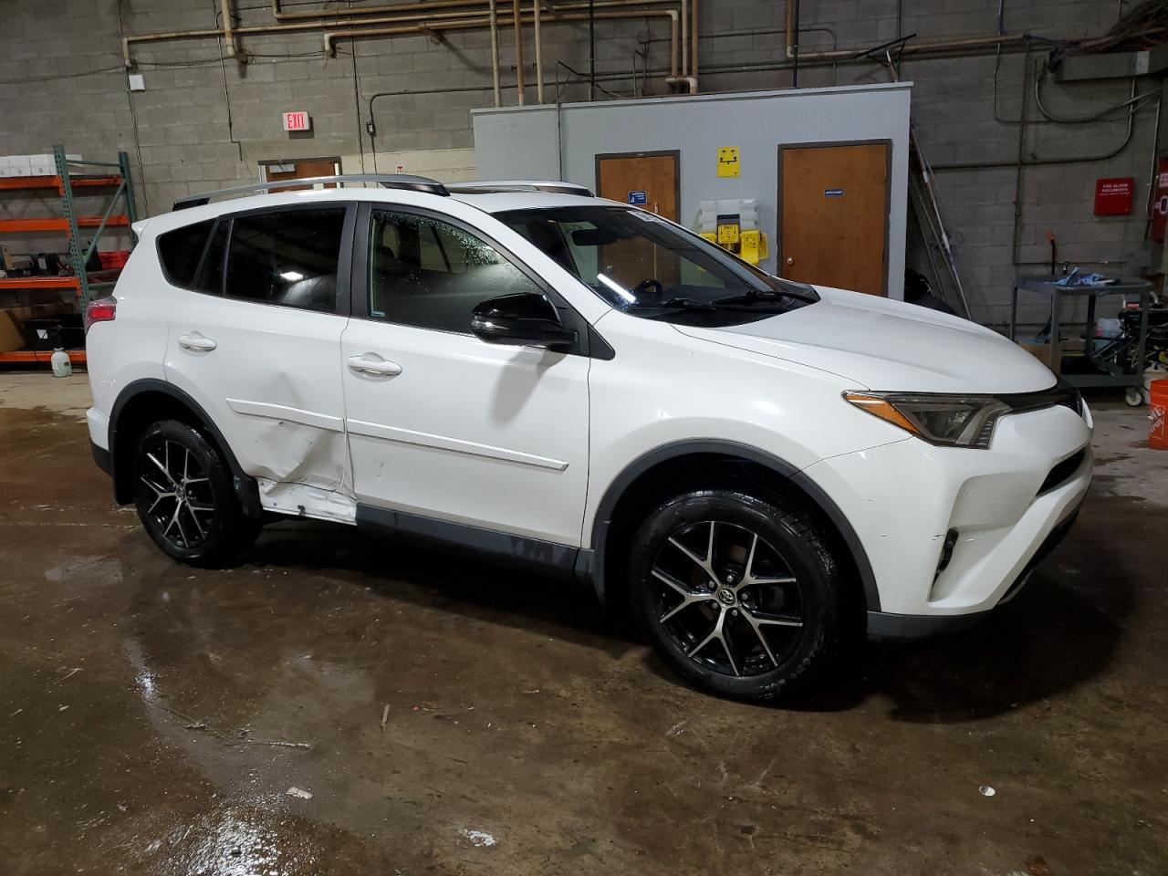 2017 Toyota RAV 4 - Image 4
