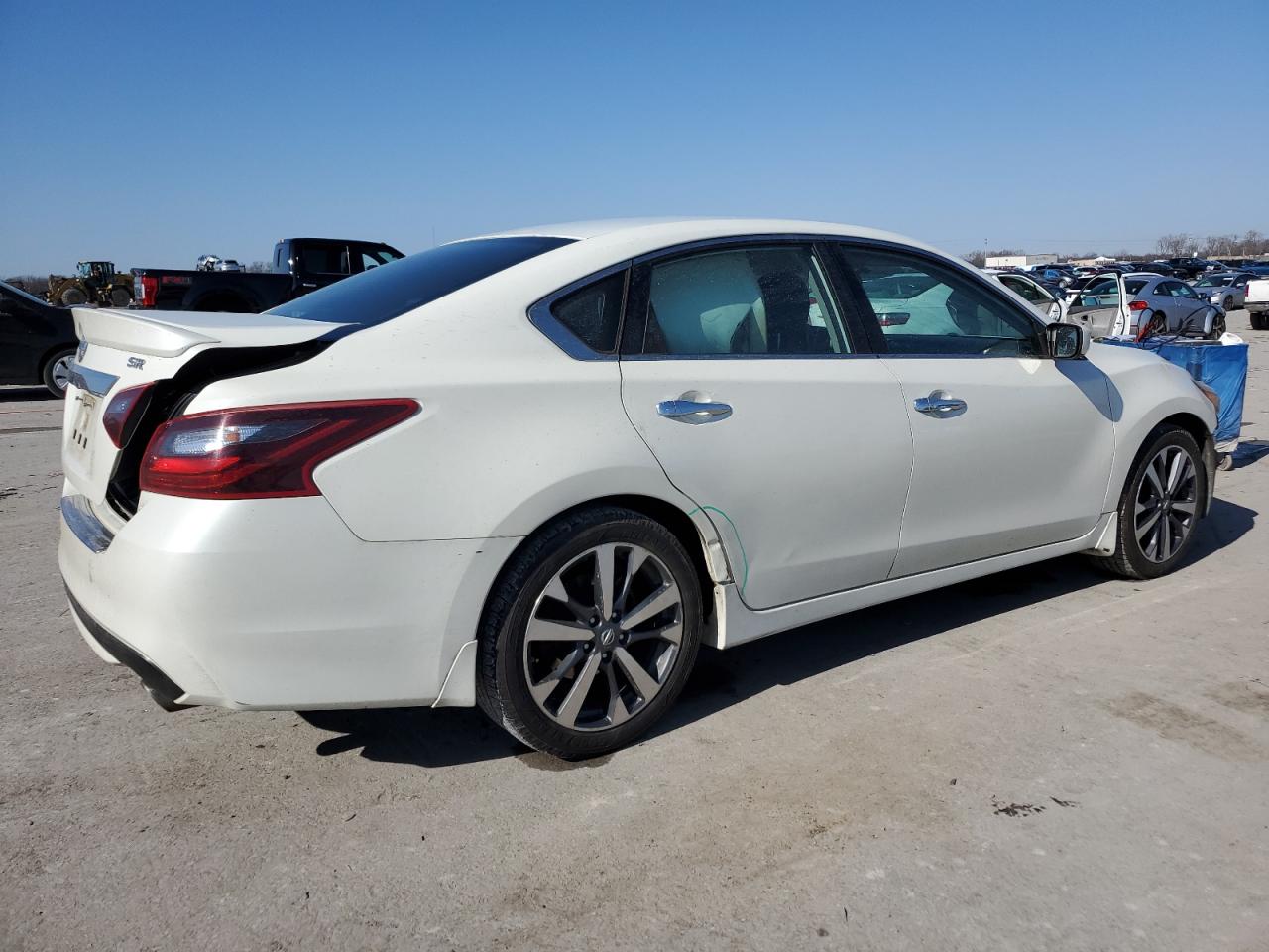 2017 Nissan Altima - Image 3