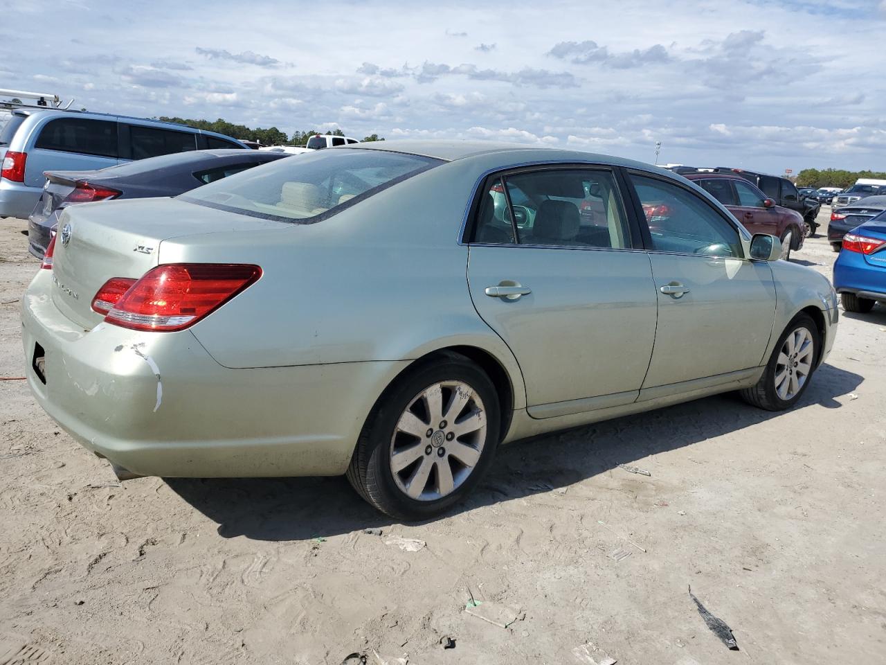 2007 Toyota Avalon - Image 3