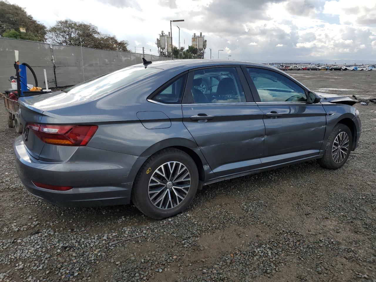 2019 Volkswagen Jetta - Image 3