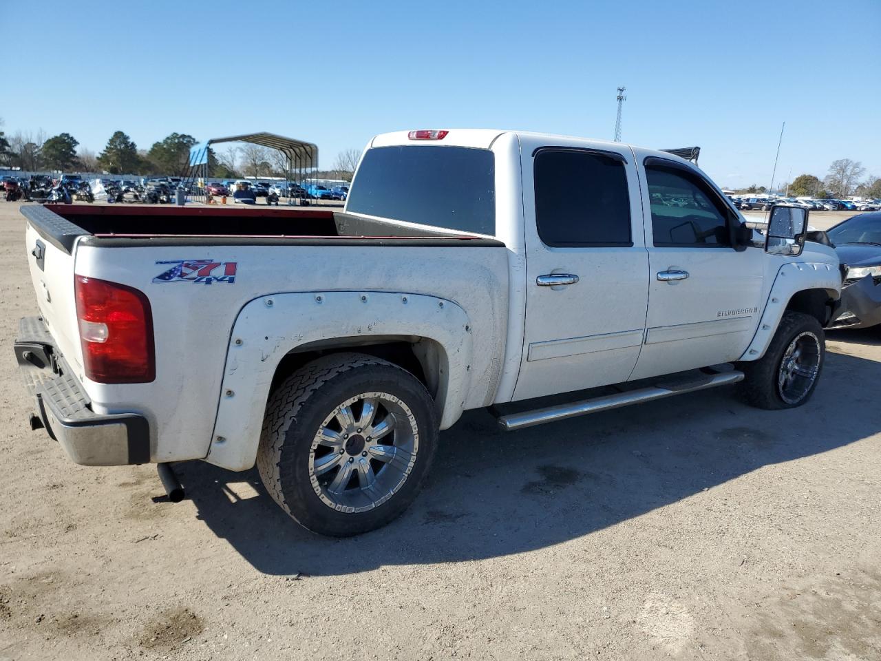 2009 Chevrolet Silverado - Image 3
