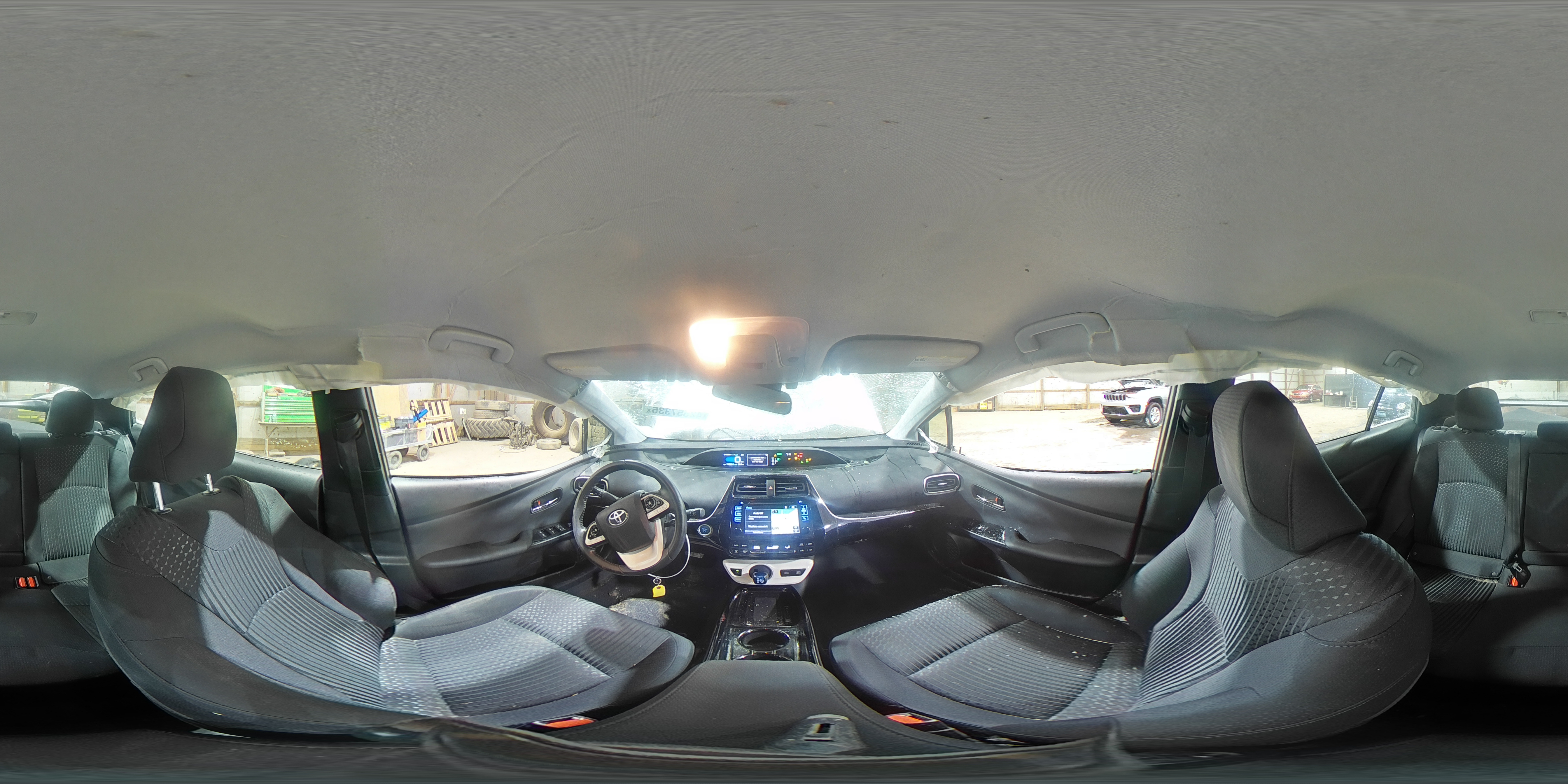 2018 Toyota Prius - Image 13