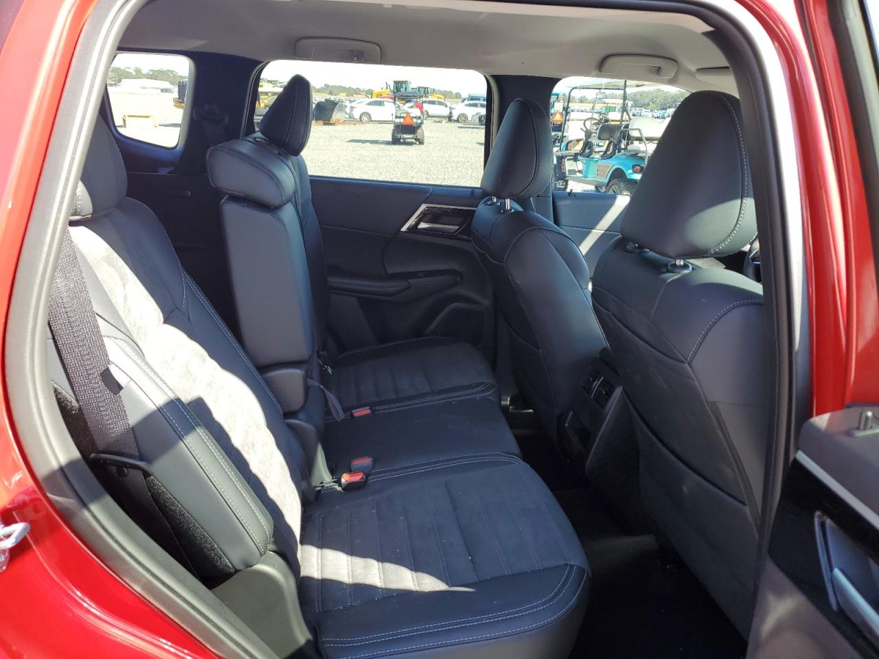 2024 Mitsubishi Outlander - Image 12