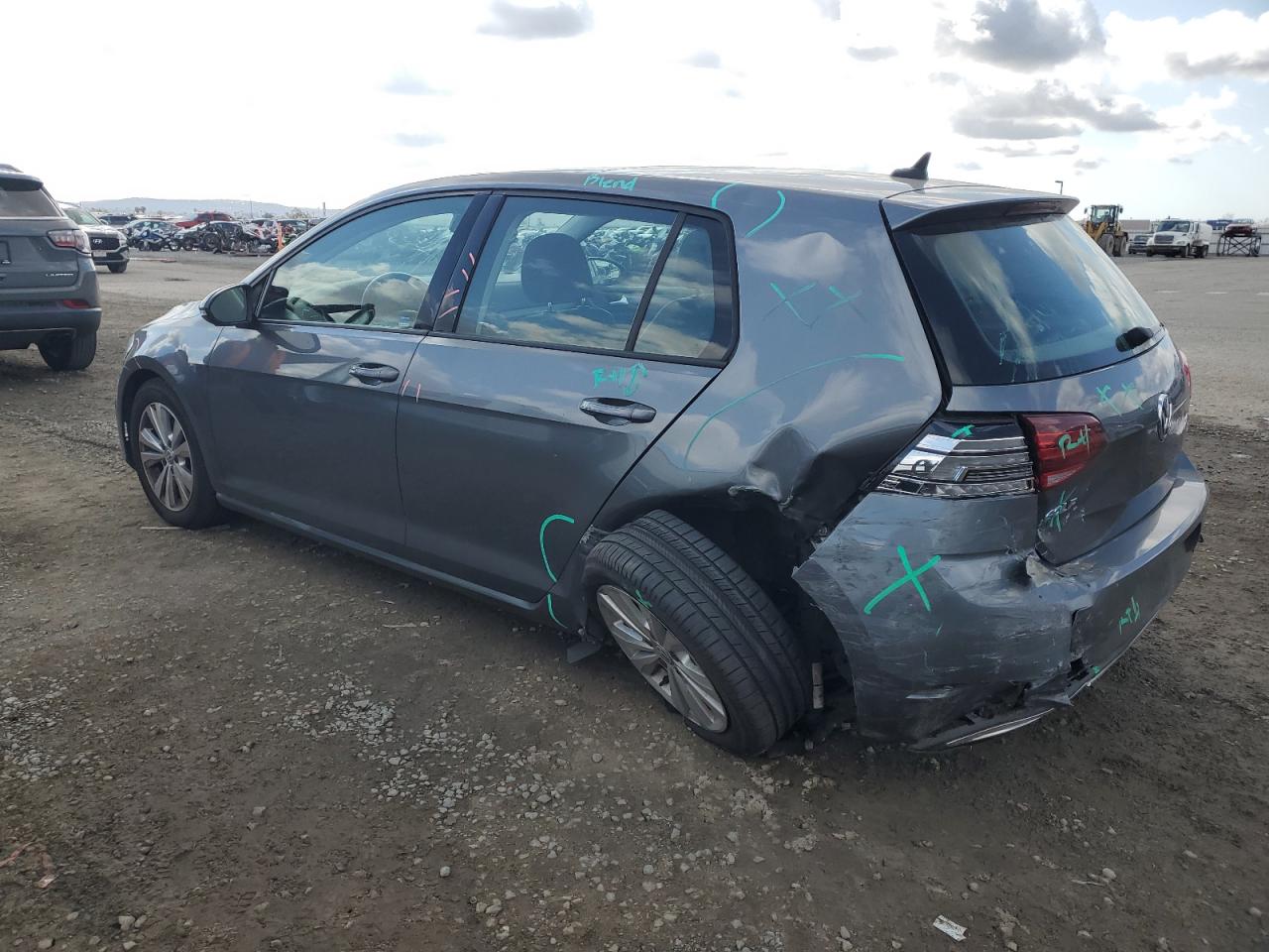 2018 Volkswagen Golf - Image 2