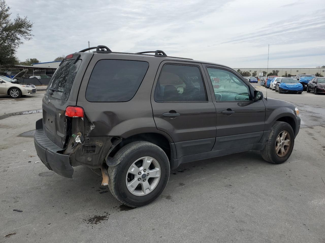 2007 Ford Escape - Image 3