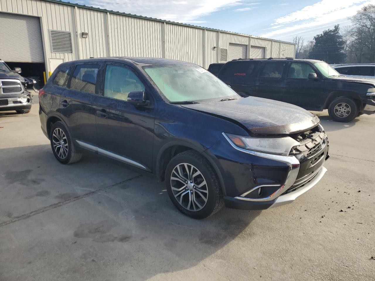 2017 Mitsubishi Outlander - Image 4