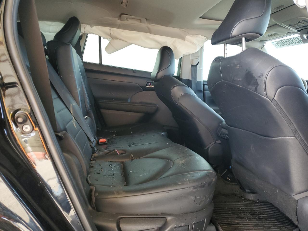 2020 Toyota Highlander - Image 11
