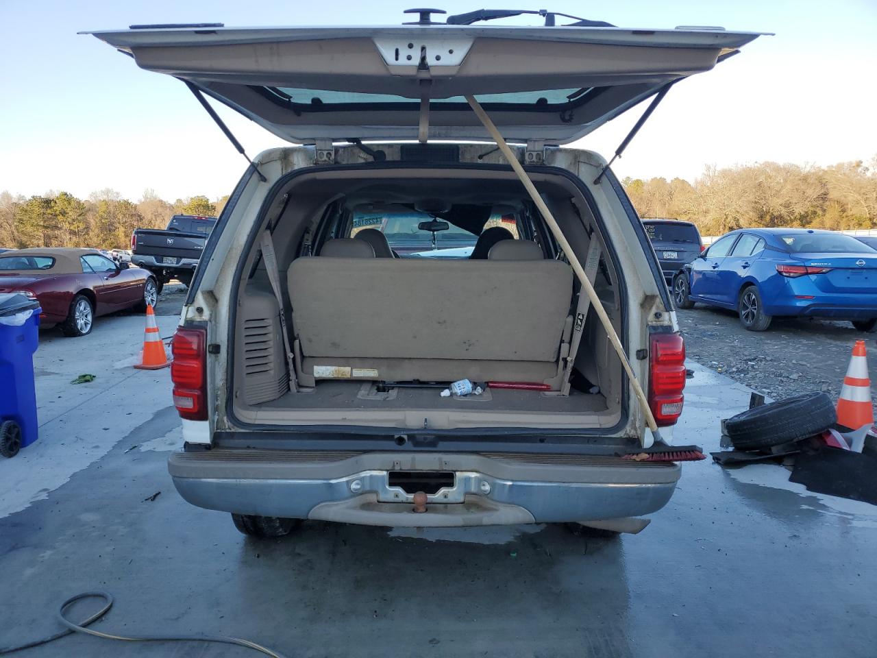2002 Ford Expedition - Image 6