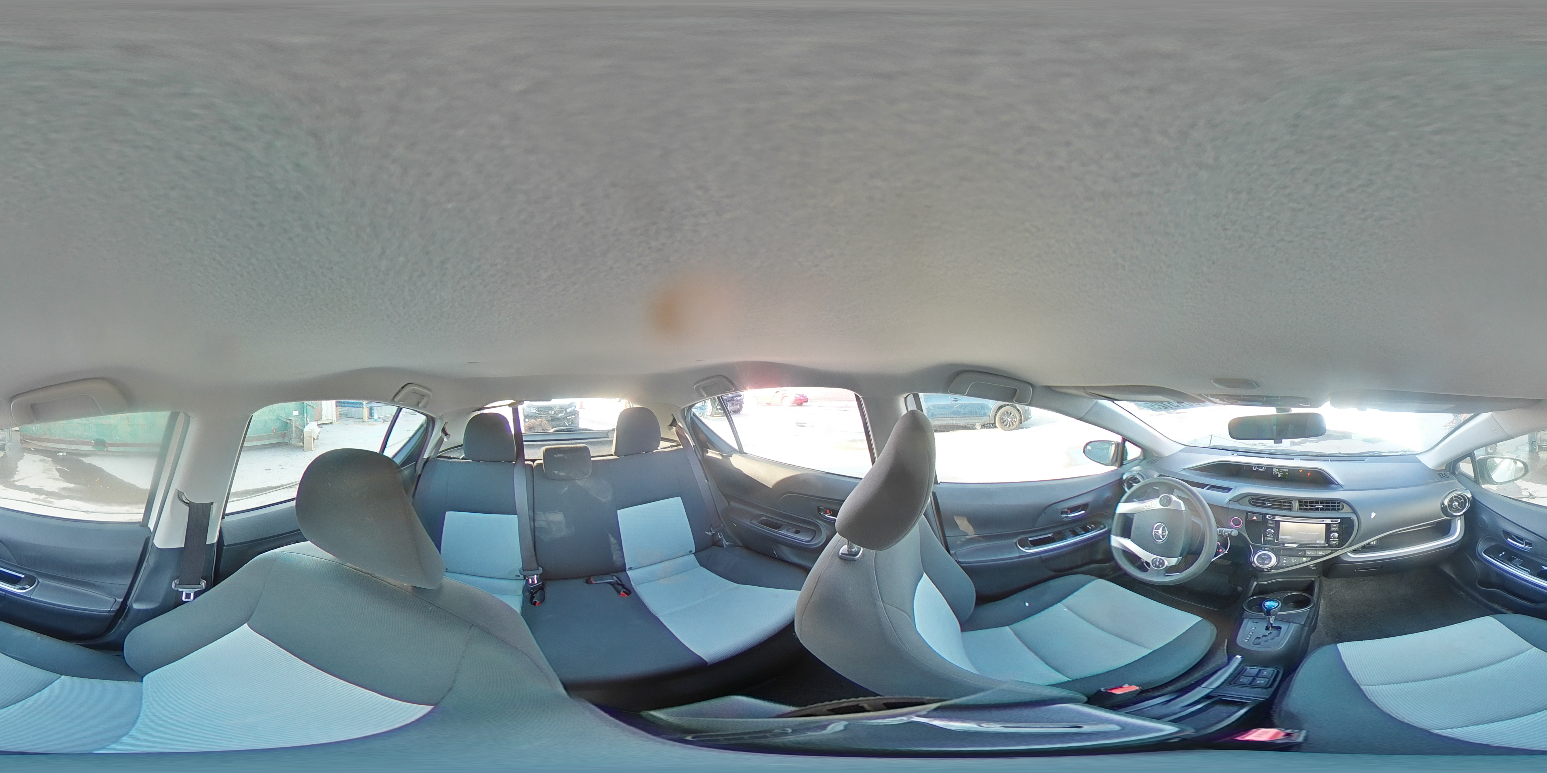 2015 Toyota Prius - Image 14