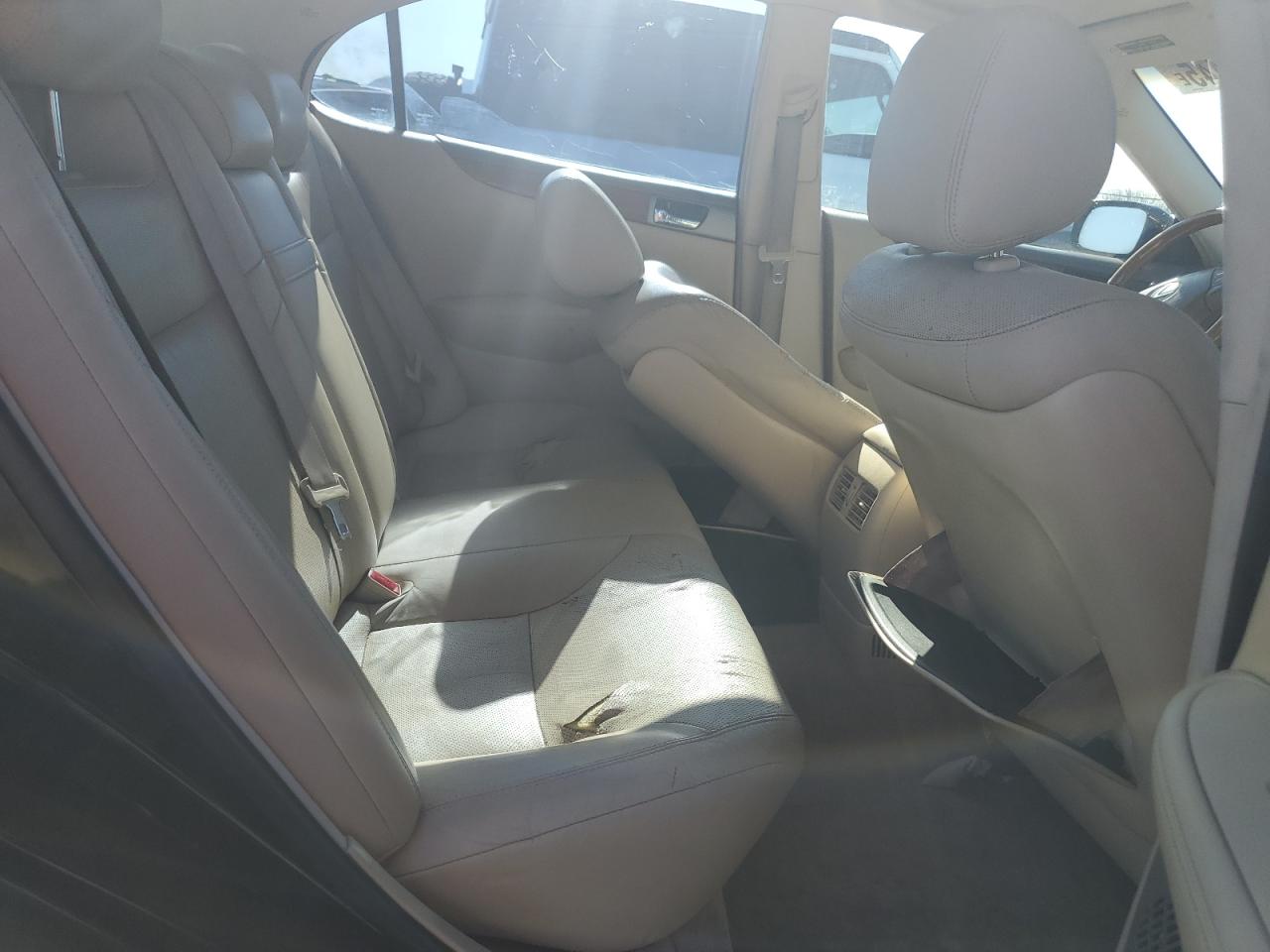 2005 Lexus ES - Image 10