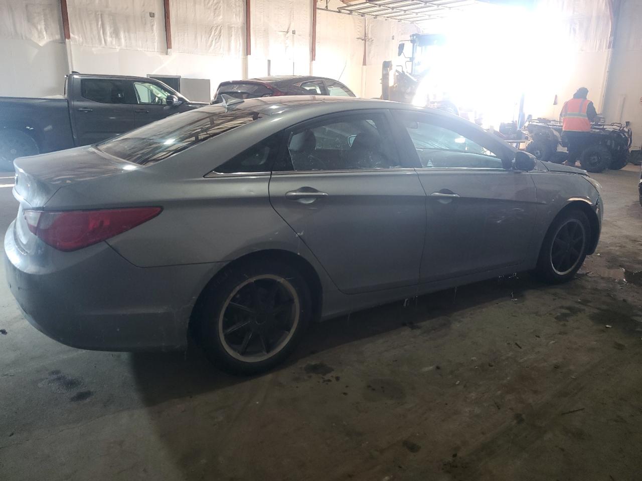 2011 Hyundai Sonata - Image 3