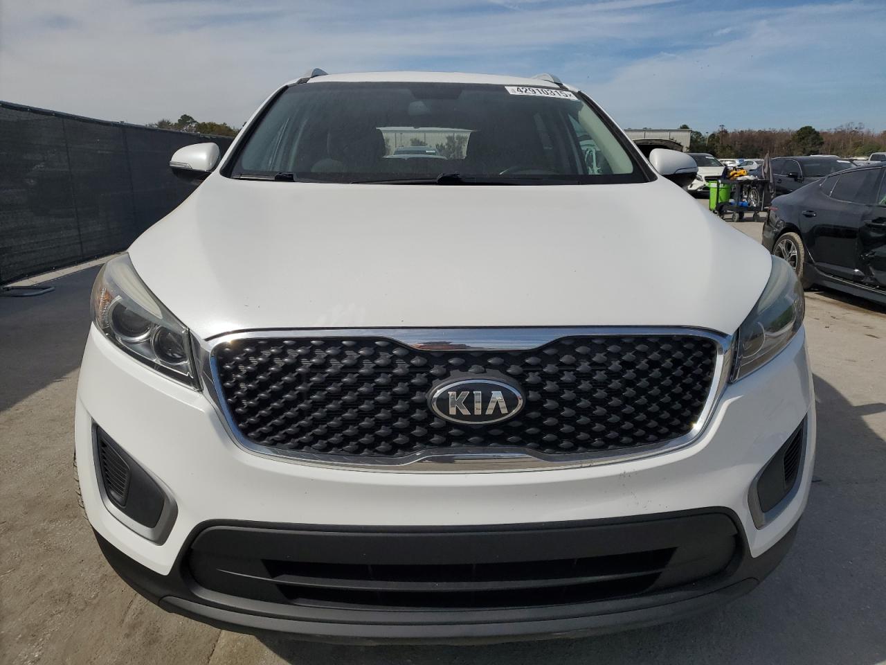 2016 Kia Sorento - Image 5