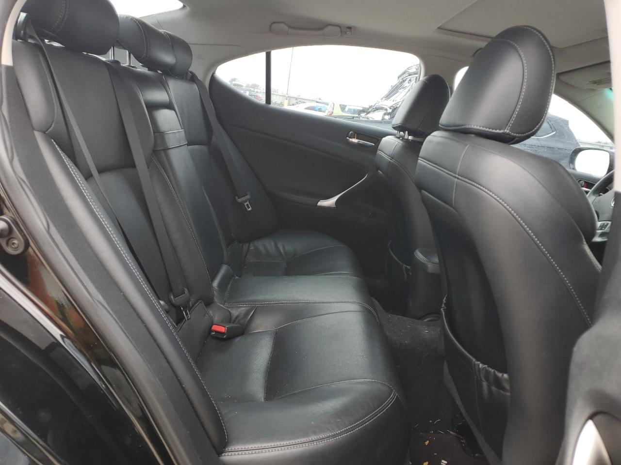 2011 Lexus IS - Image 10