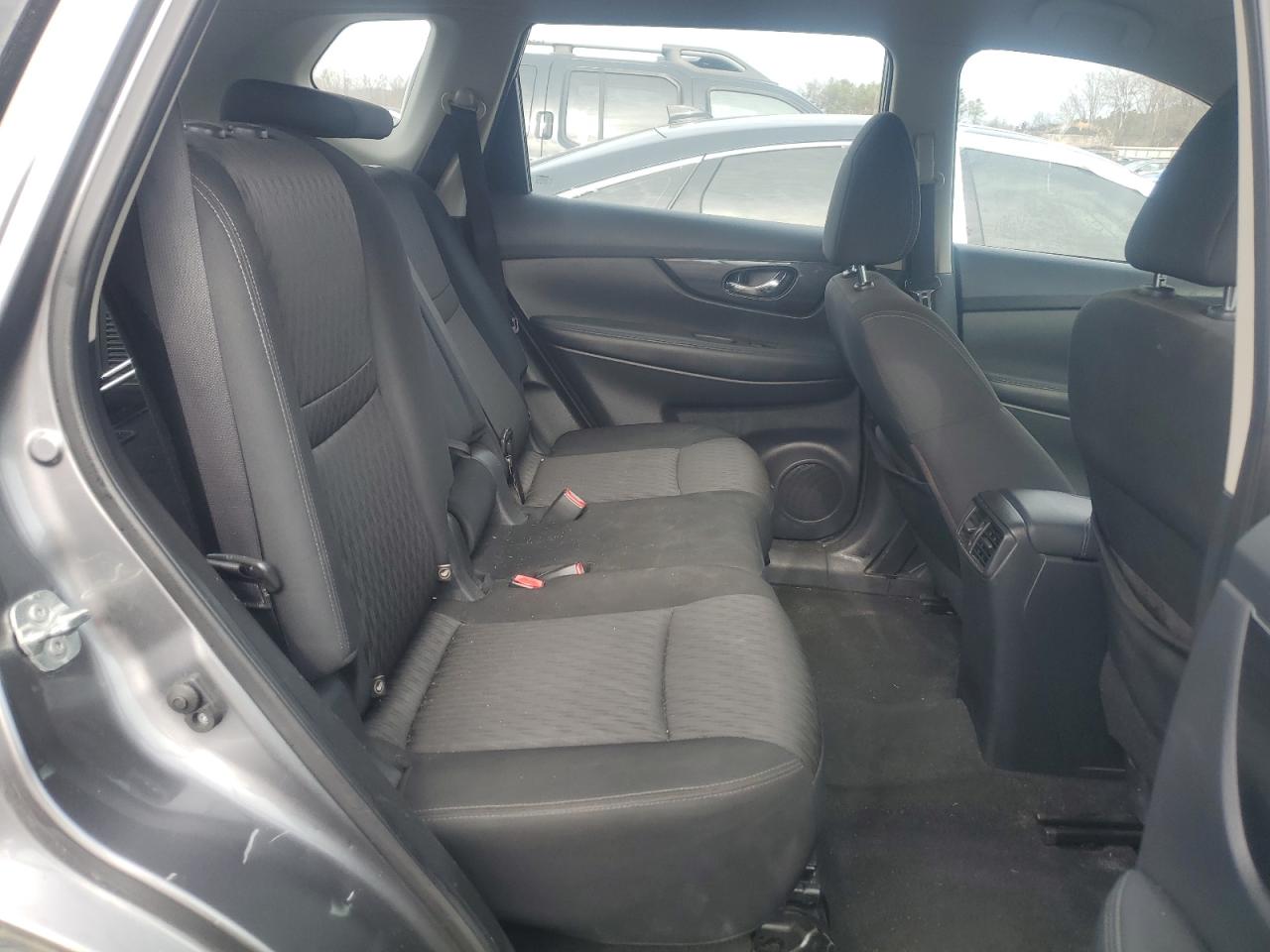 2018 Nissan Rogue - Image 11