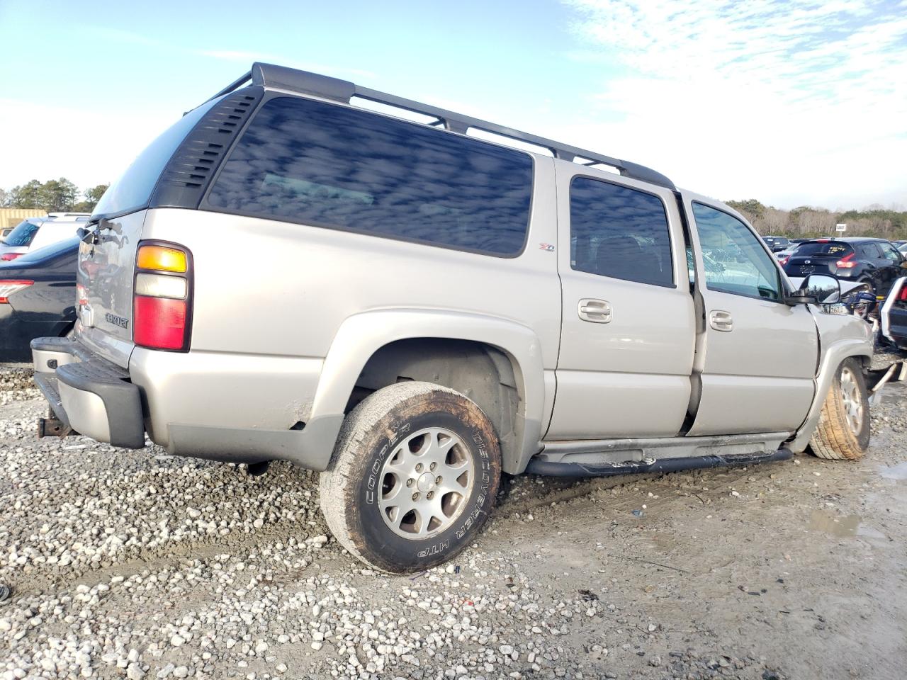2005 Chevrolet Suburban - Image 3
