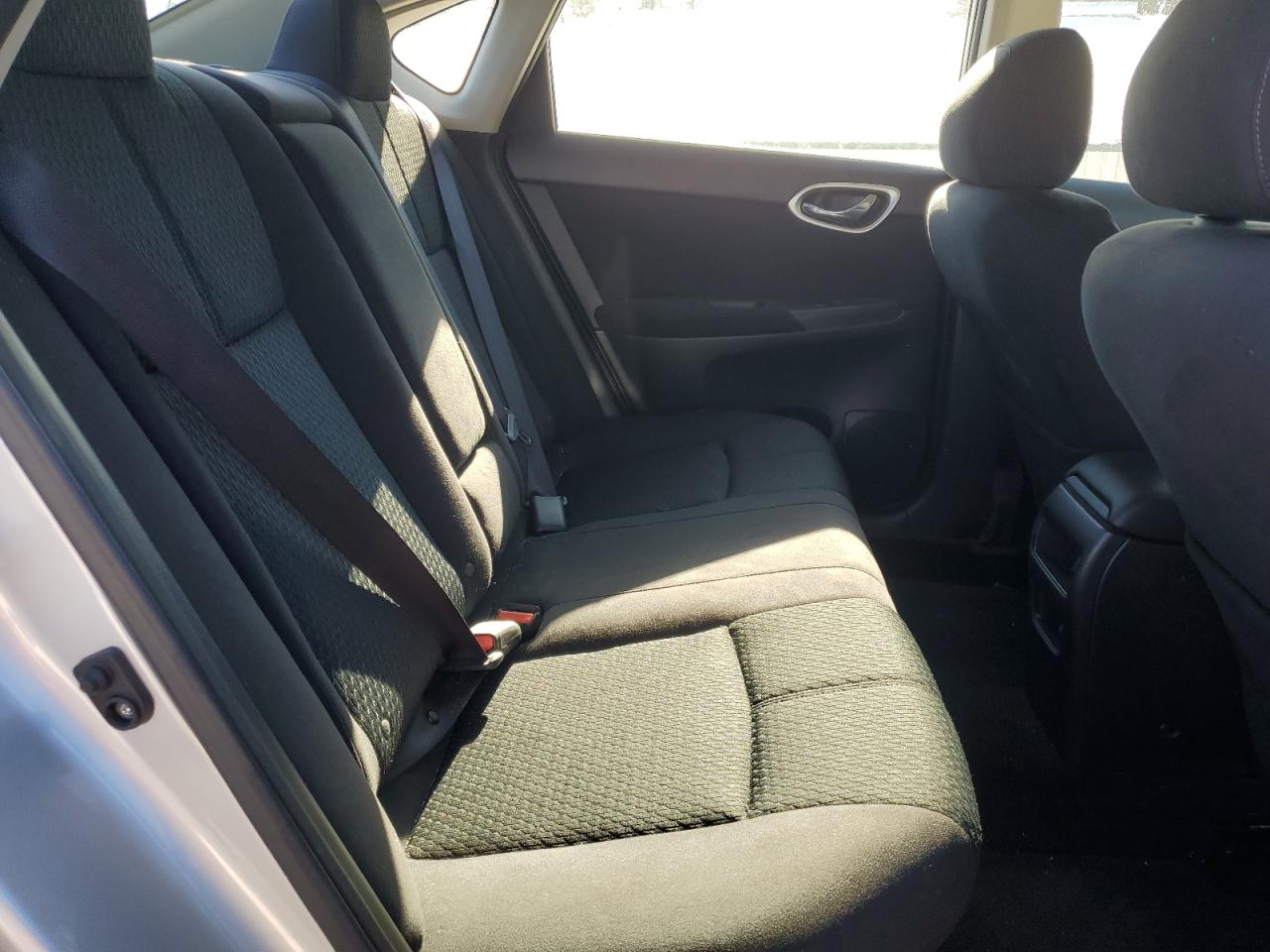 2015 Nissan Sentra - Image 10