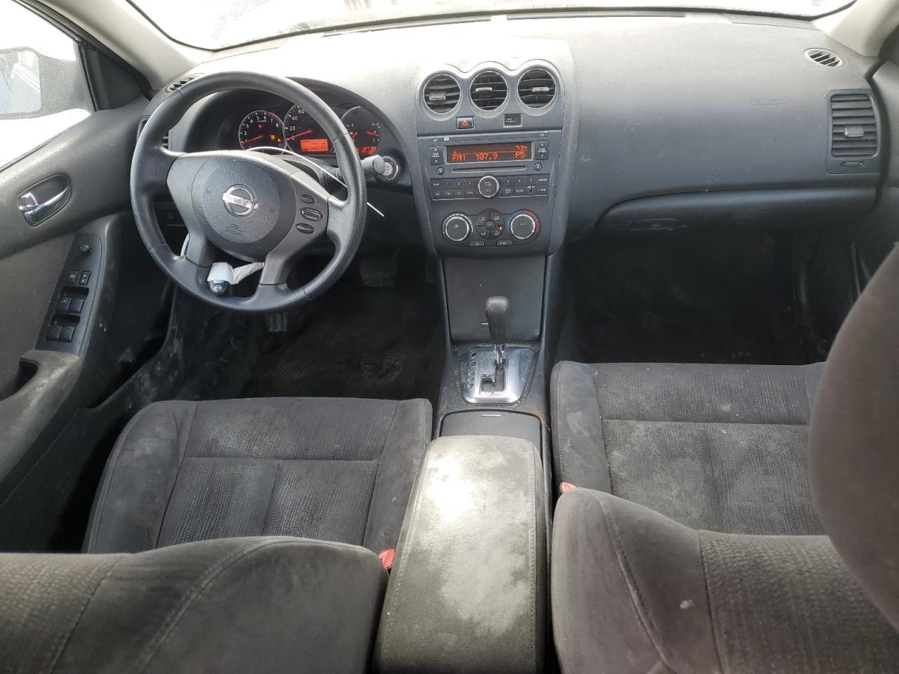 2010 Nissan Altima - Image 8