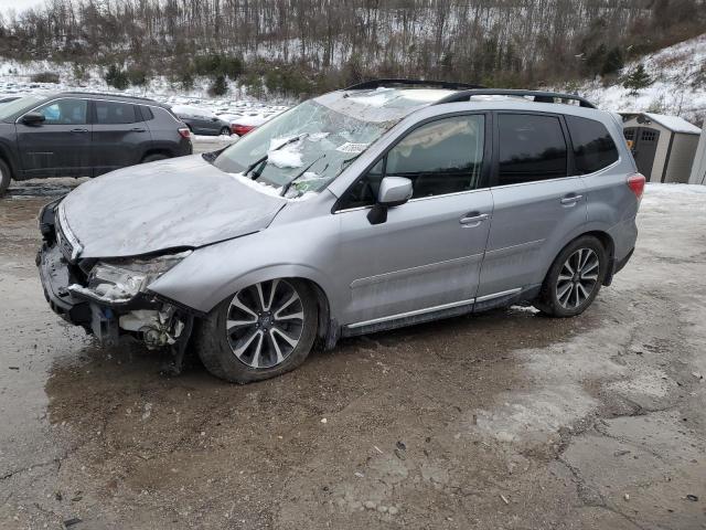  SUBARU FORESTER 2017 Серебристый