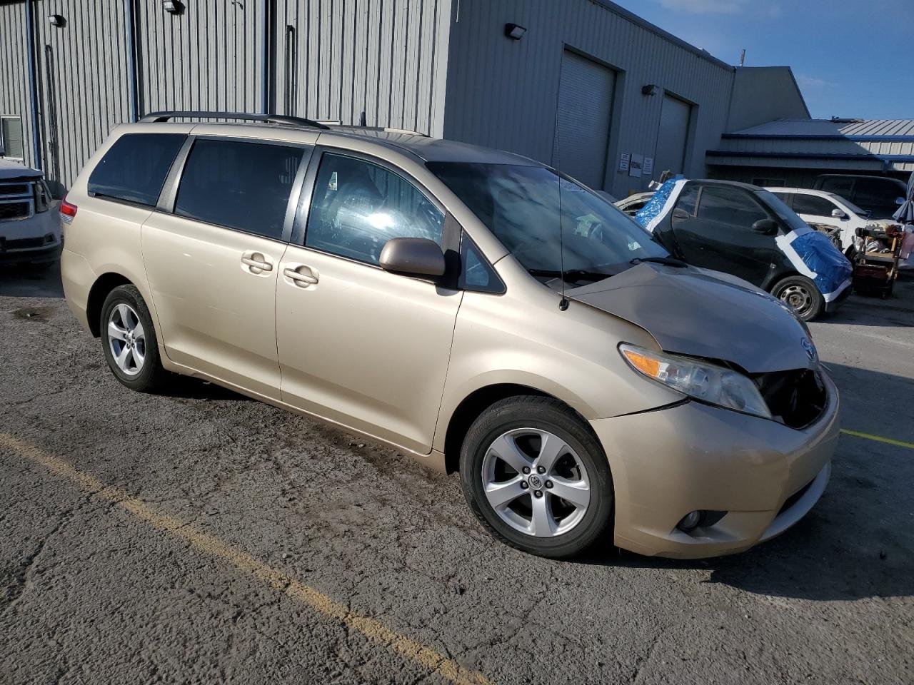 2014 Toyota Sienna - Image 4