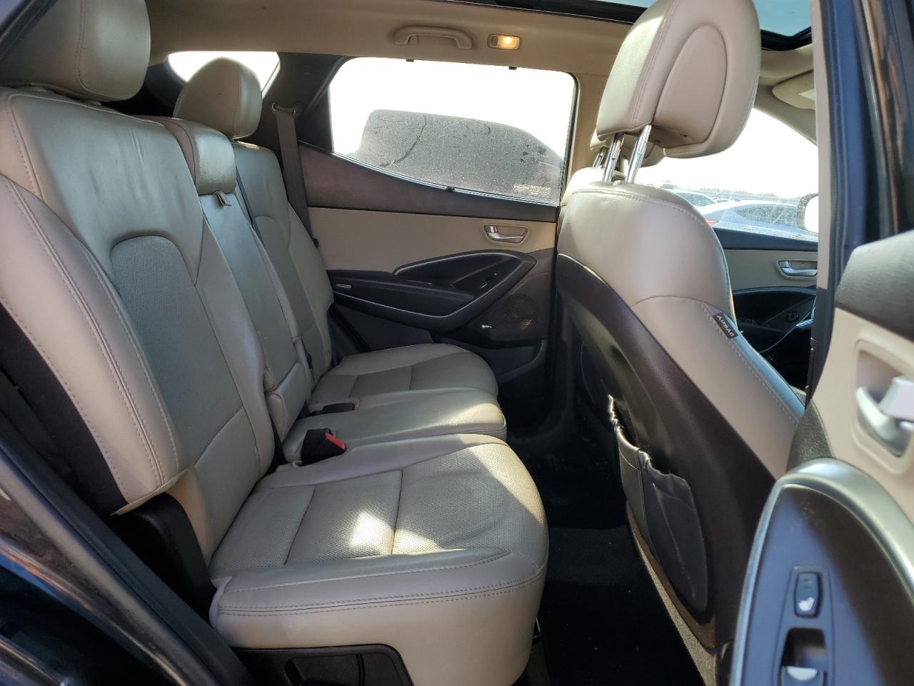 2017 Hyundai Santa Fe - Image 10