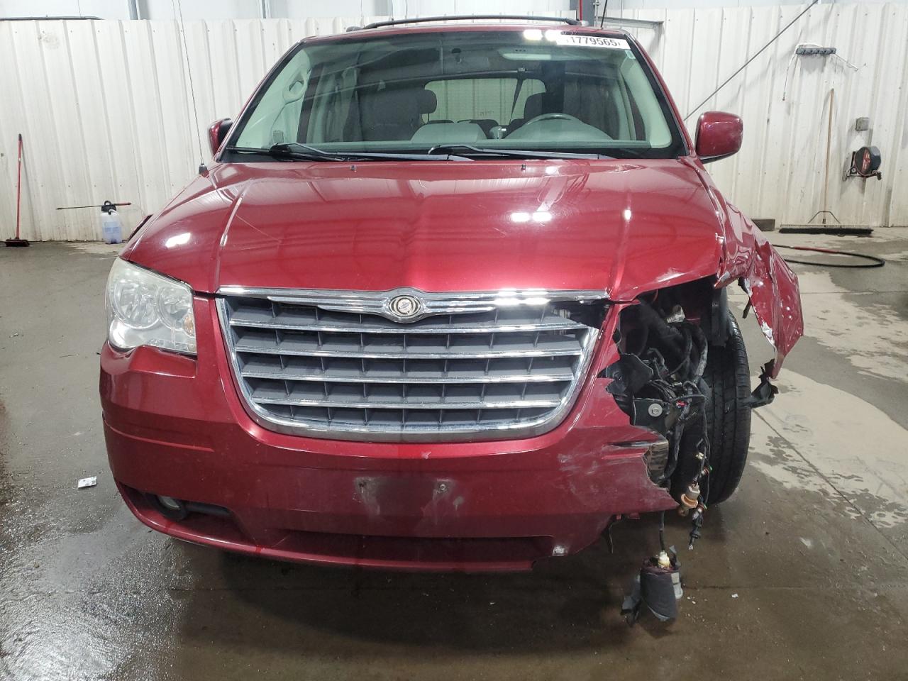 2010 Chrysler Town & Country - Image 5