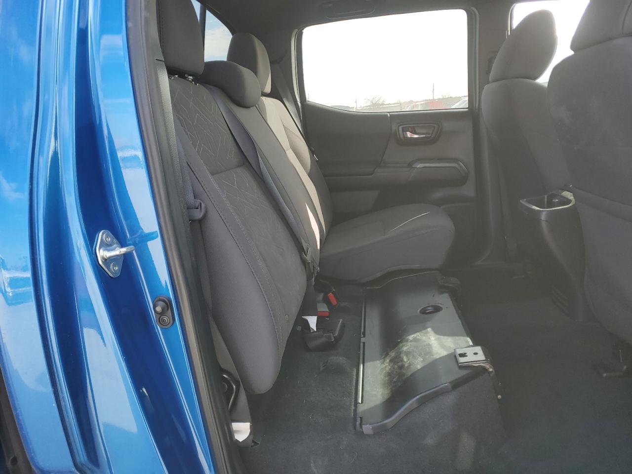 2017 Toyota Tacoma - Image 10