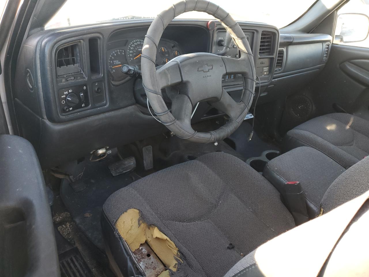2004 Chevrolet Silverado - Image 8