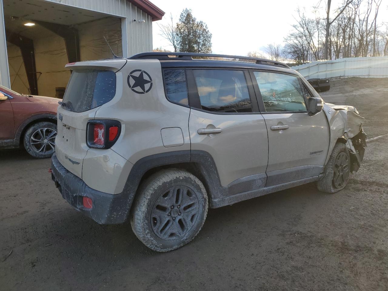 VIN ZACCJBCB3HPF01649 2017 JEEP RENEGADE no.3