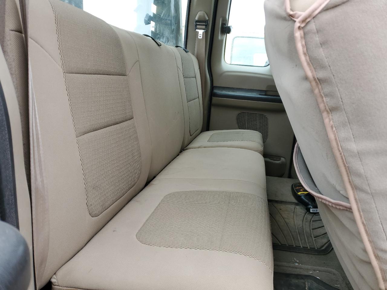 2005 Ford F250 - Image 11